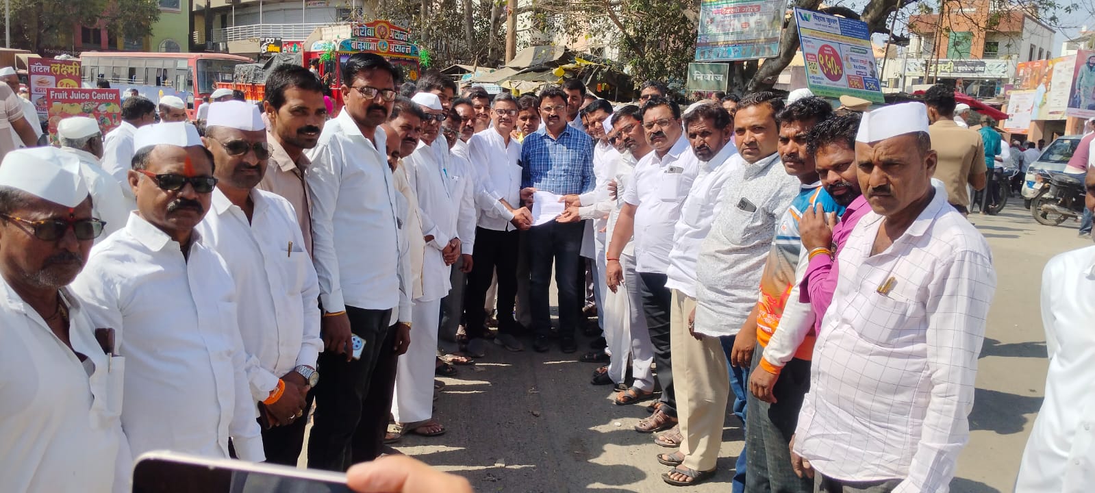 माझ्या नावावर शेती नसतानाही मी शेतकऱ्यांसाठी लढतोय - डॉ.भास्करराव शिरोळे .