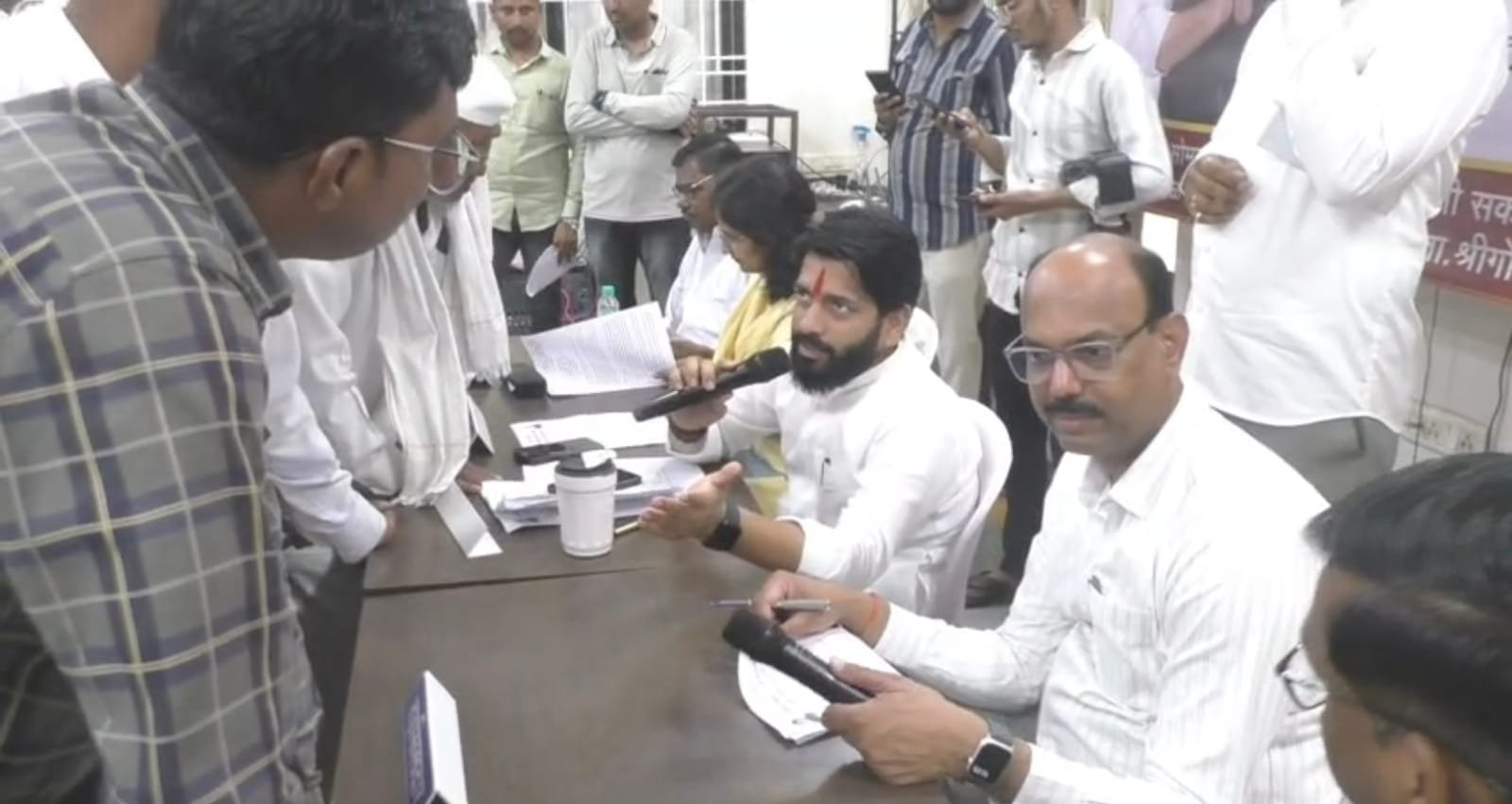 जनतेचा प्रताप, विरोधकांचा विरोध डावलून विक्रमी जनता दरबार!