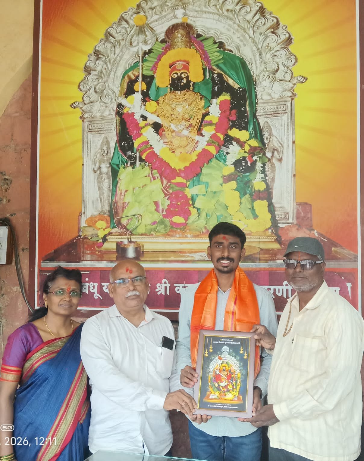 कमला भवानी मंदिर जीर्णोद्धारासाठी सौरभ देशपांडे यांची ५ हजार १ रुपयांची देणगी!