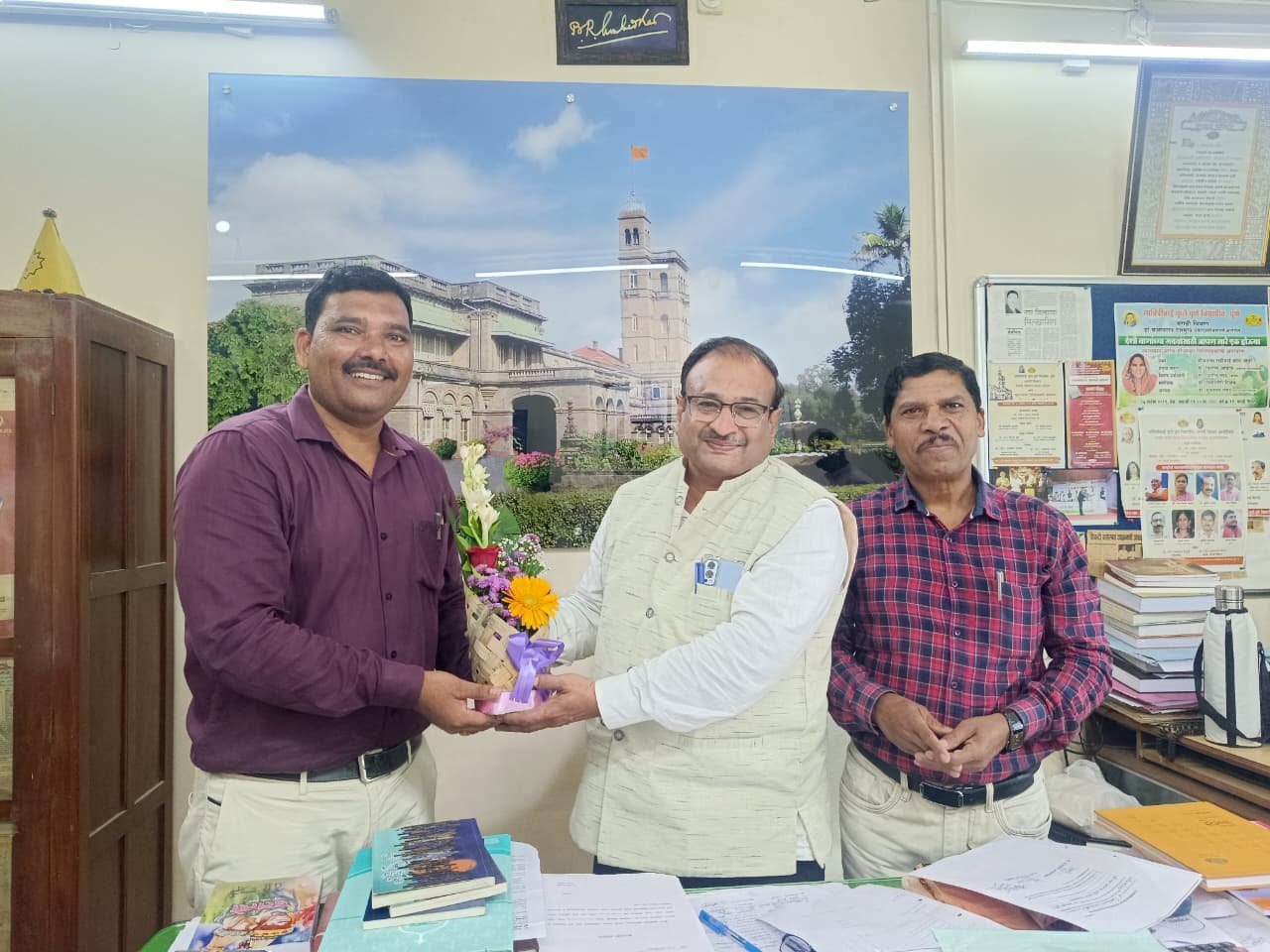 प्रा.श्रीकांत तनपुरे यांना सावित्रीबाई फुले पुणे विद्यापीठाची ‘विद्यावाचस्पती’ पदवी!