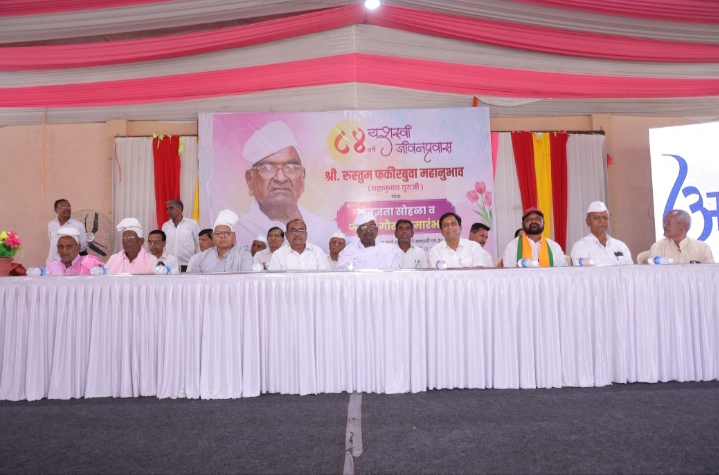 तरुण पिढीच्या प्रेमातून उजळला आजोबांचा कृतज्ञता सोहळा!